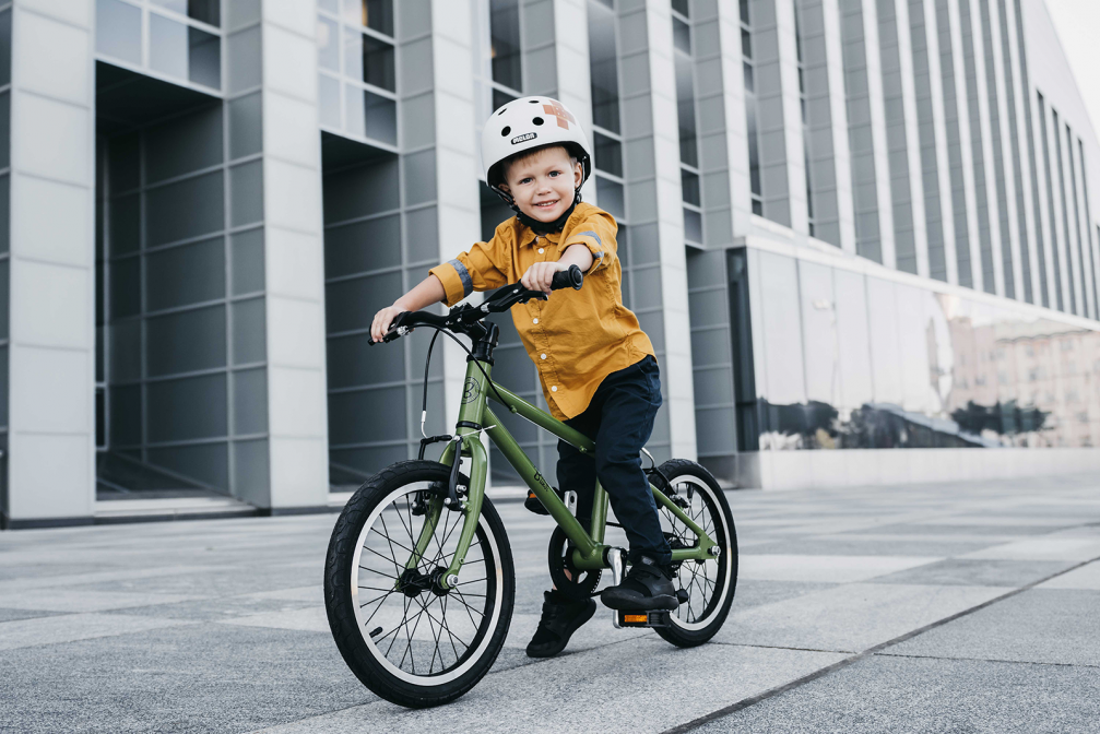 Велосипед детский. Дети с велосипедом. Детский велосипед с ребенком. Современные велосипеды для детей.